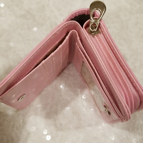 💖HOST PICK💖 Hello Kitty Small Wallet - Picture 5 of 7